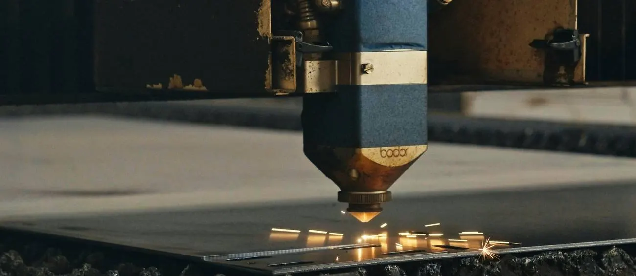 Corte a laser de chapas de aço na fábrica da STAHNES