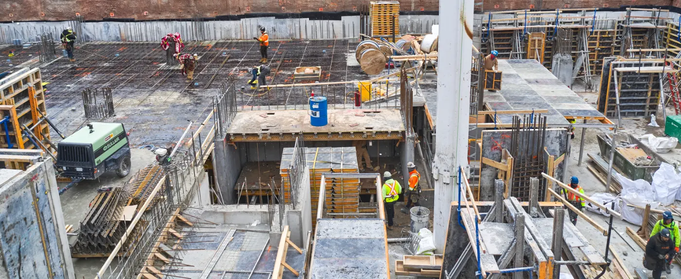 Obra em parede de concreto com formas metálicas STAHNES